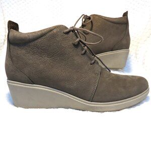 Clarks Unstructured Brown Ankle Booties Women's Size 7.5 M